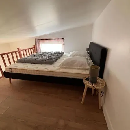 Dom wakacyjny Petite Maison Cosy En Bord De Marne 2 Lits En Mezzanine