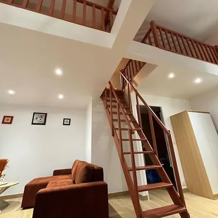 Dom wakacyjny Petite Maison Cosy En Bord De Marne 2 Lits En Mezzanine *