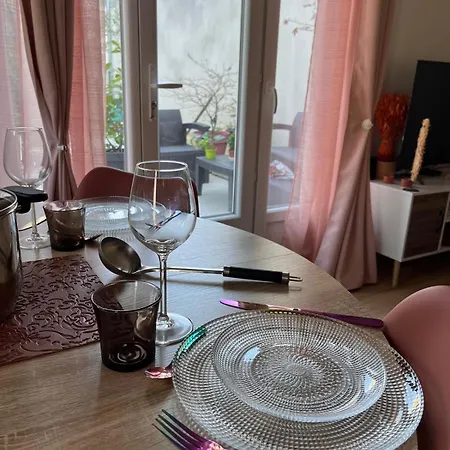 Dom wakacyjny Petite Maison Cosy En Bord De Marne 2 Lits En Mezzanine *